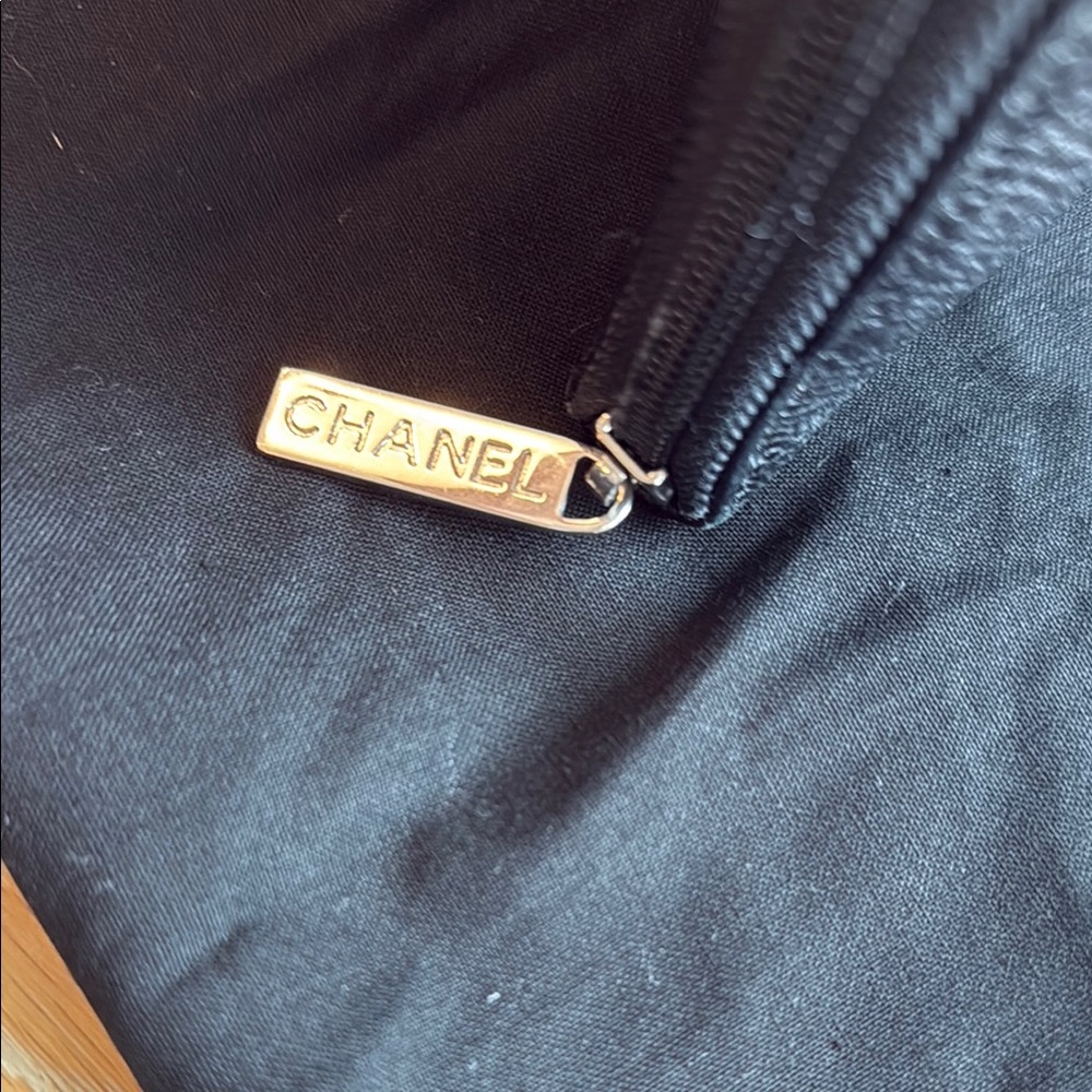 $995 CHANEL CC logo Black Caviar Leather XL  Large zip around Wallet bag clutch - Picture 3 of 13